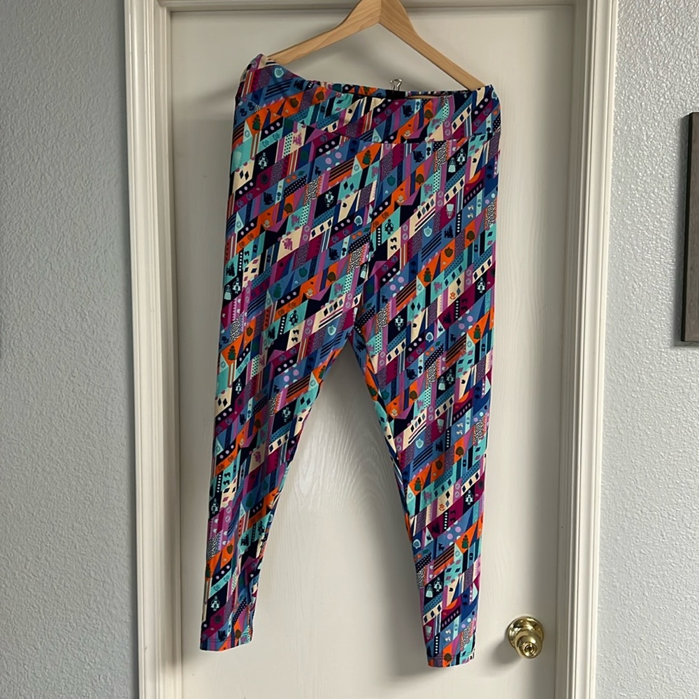 LulaRoe Snow White print leggings
